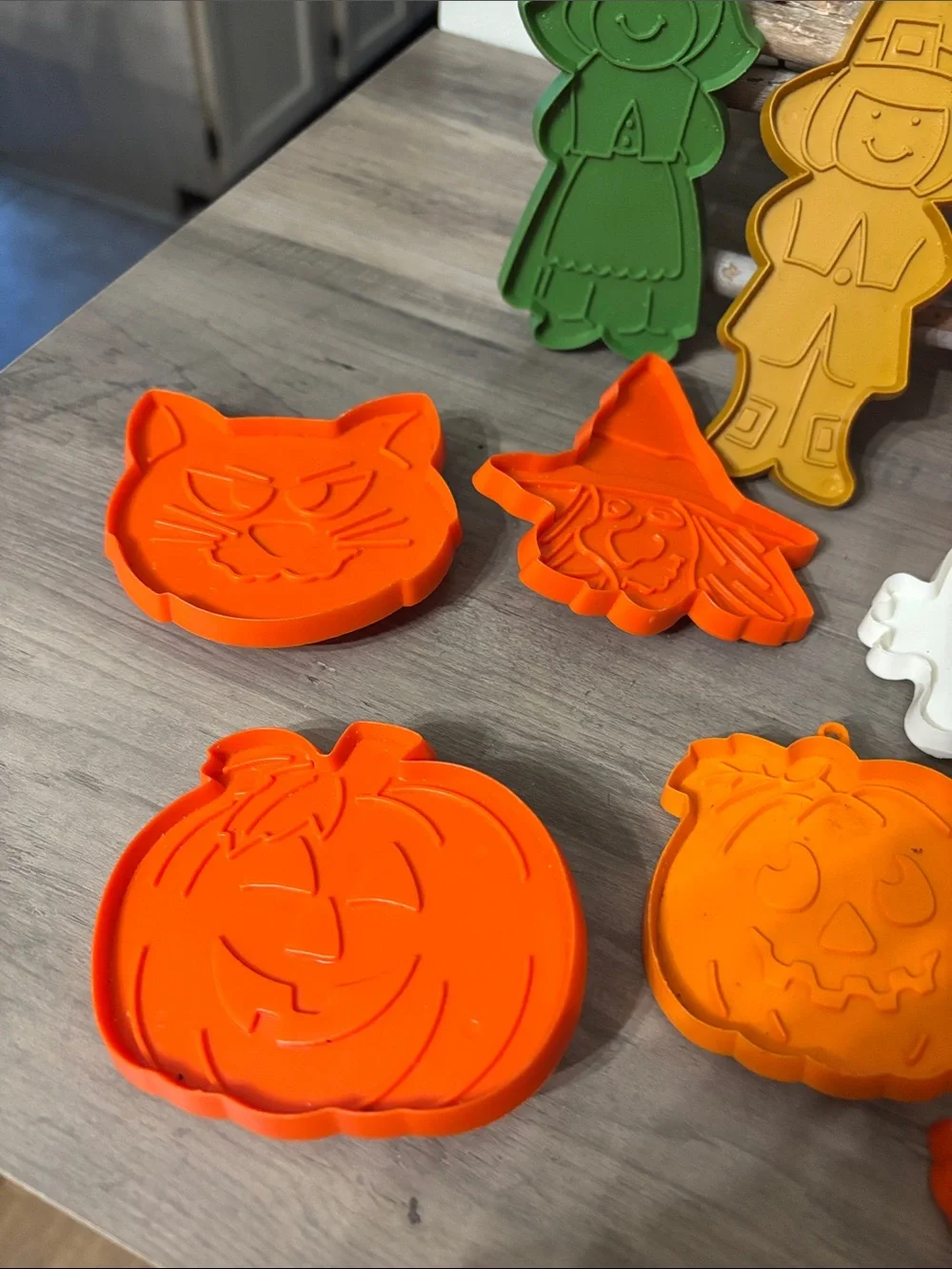 11 Vintage Halloween Thanksgiving Fall  Cookie Cutter Set Hallmark Plastic